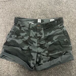 Women’s GAP Camo Girlfriend Shorts Size 6